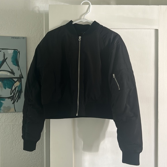 H&M Black bomber jacket. Zip up, pockets plus little zipper pocket on sleeve - Picture 3 of 3